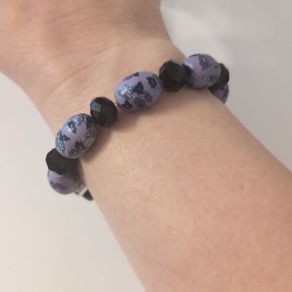 620 Purple Floral Painted Silver and Black Beaded‎ Bracelet - Picture 1 of 4